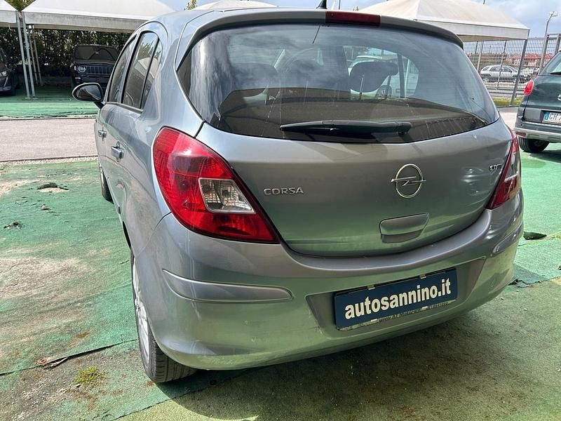 Usata Opel Corsa Cosmo 90 CV (66 kW) 2009 Grigio Utilitaria