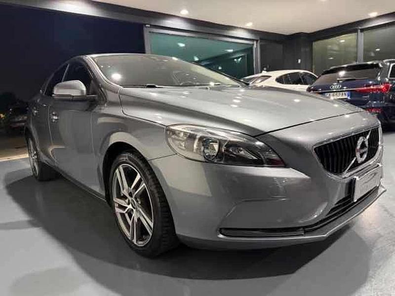 Usata Volvo V40 R-Design 120 CV (88 kW) 2018 Grigio scuro Berlina