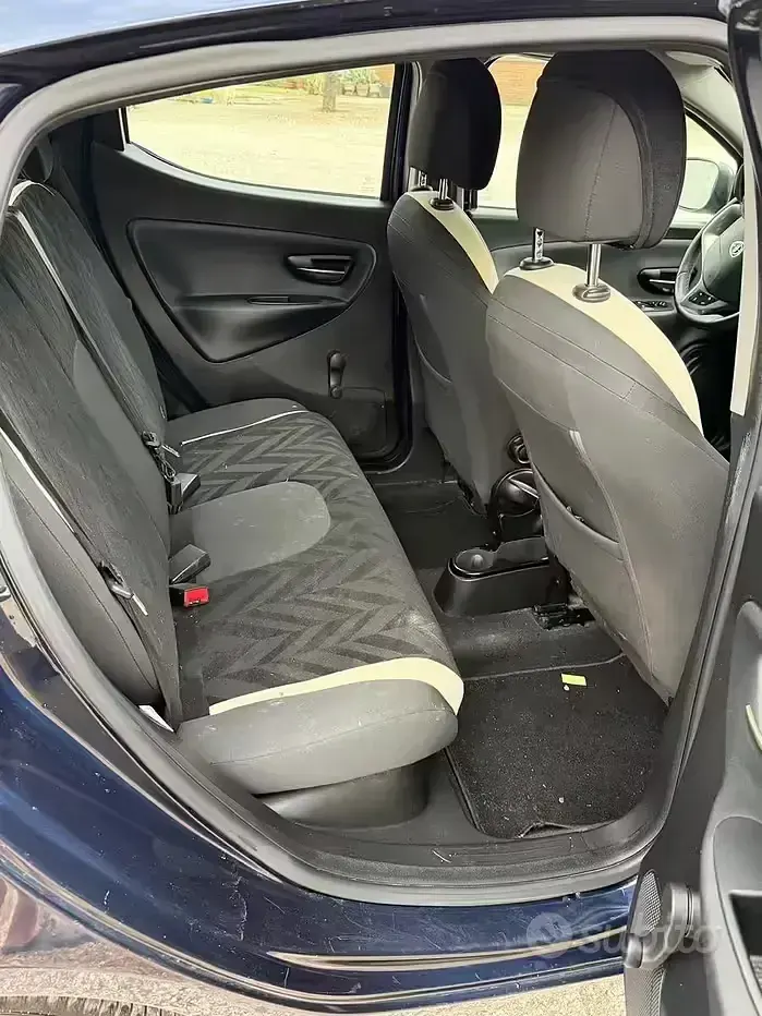Usata Lancia Ypsilon 69 CV (50 kW) 2016 Bluazzurro Utilitaria