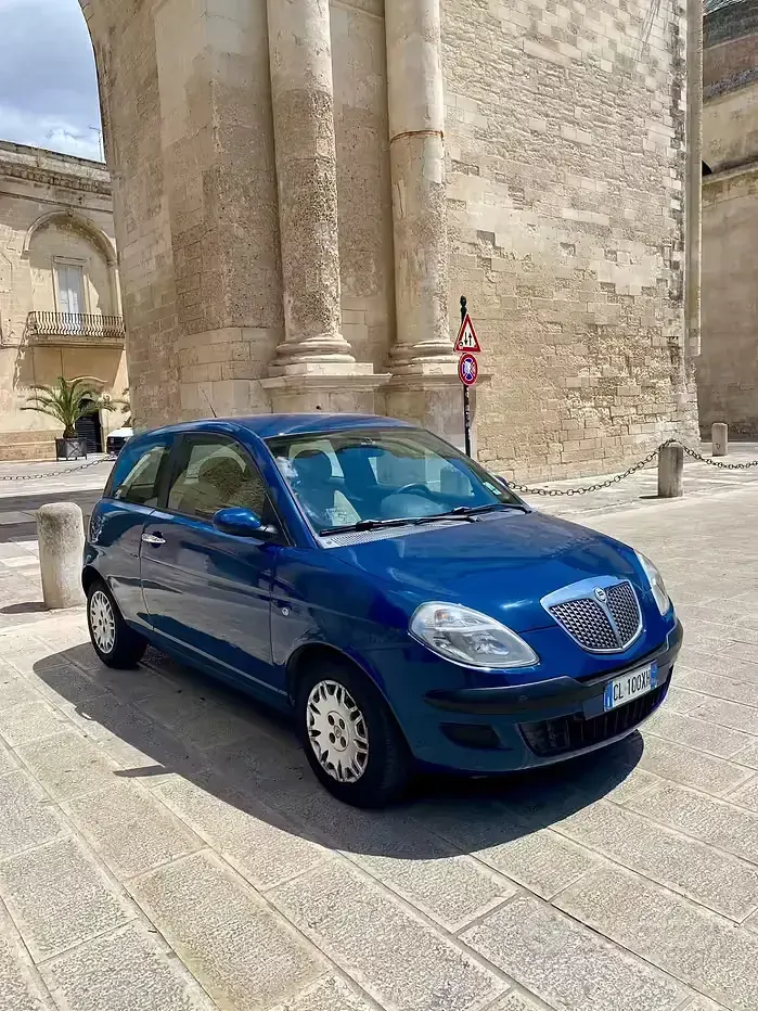 Usata Lancia Ypsilon 60 CV (44 kW) 2004 Blu Utilitaria