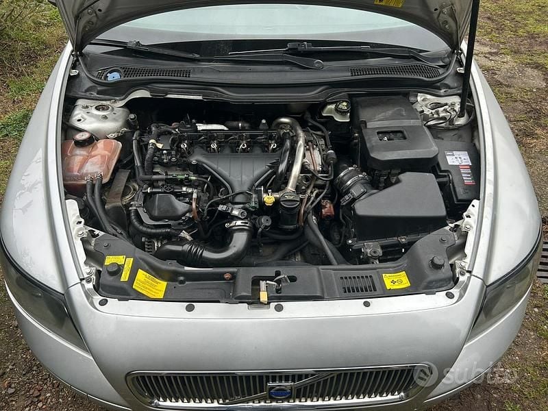 Usata Volvo V50 Momentum 136 CV (100 kW) 2005 Grigio Station wagon