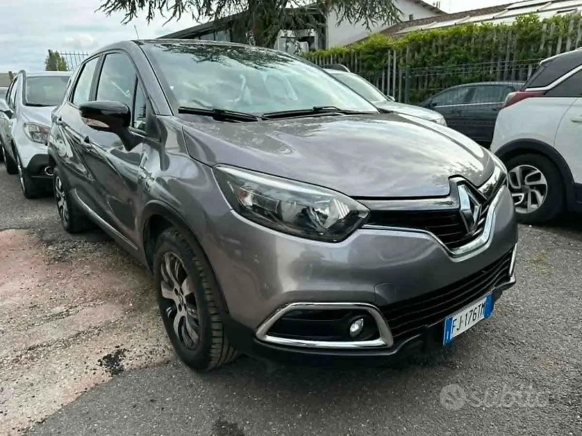 Käytetty Renault Captur Intens 90 HP (66 kW) 2017 Harmaa Katumaasturi