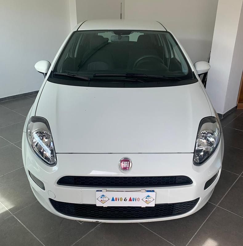 Usata Fiat Punto Street 75 CV (55 kW) 2014 Bianco Berlina