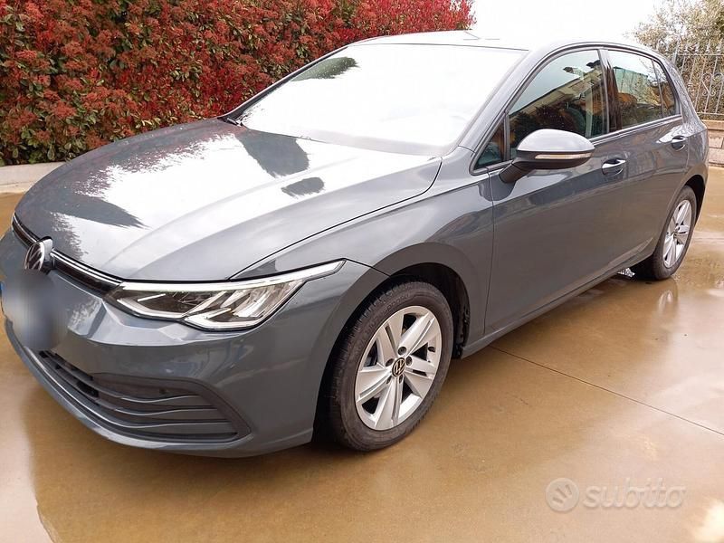 Gebraucht VW Golf VIII 150 PS (110 kW) 2022 Grau Limousine