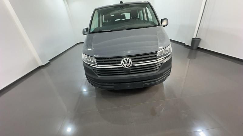 Usata VW Caravelle 150 CV (110 kW) 2023 Pure grey Monovolume