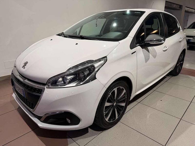 Other Usata 2019 Peugeot 208 Signature Sky Due volumi | 9900 € (Ottimo prezzo) - Immagine 1/4