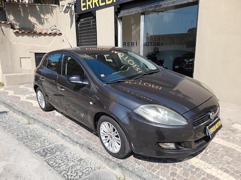 Usata Fiat Bravo 105 CV (77 kW) 2012 Grigio Utilitaria