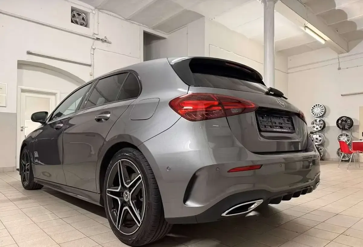 Usata Mercedes A200 Premium 163 CV (119 kW) 2025 Mountaingrau Berlina