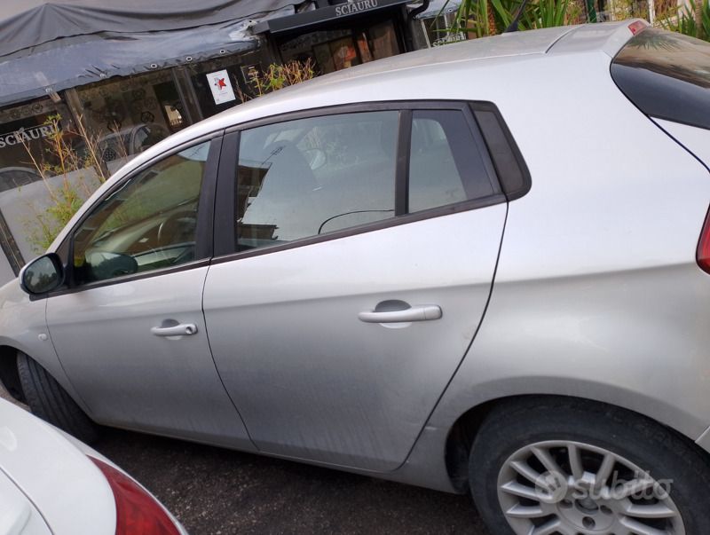Usata 2011 Fiat Bravo Due volumi | 4000 € (Cara) - Immagine 1/4