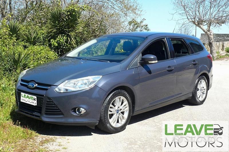 Begagnad Ford Focus 115 HK (84 kW) 2012 Grå Kombi