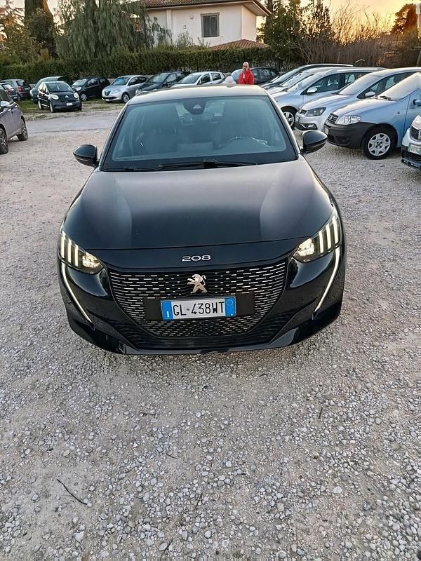 Usata Peugeot 208 GT 130 CV (95 kW) 2022 Nero Utilitaria