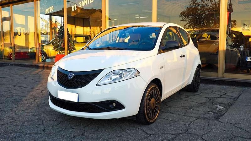 Usata Lancia Ypsilon 69 CV (50 kW) 2019 Bianco Utilitaria