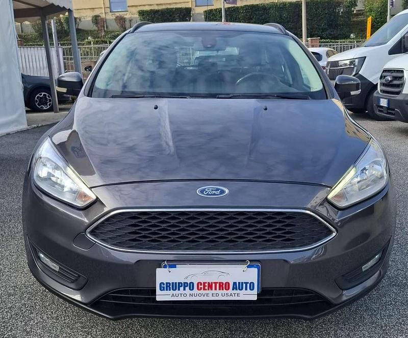 Begagnad Ford Focus Titanium 120 HK (88 kW) 2016 Grå Kombi
