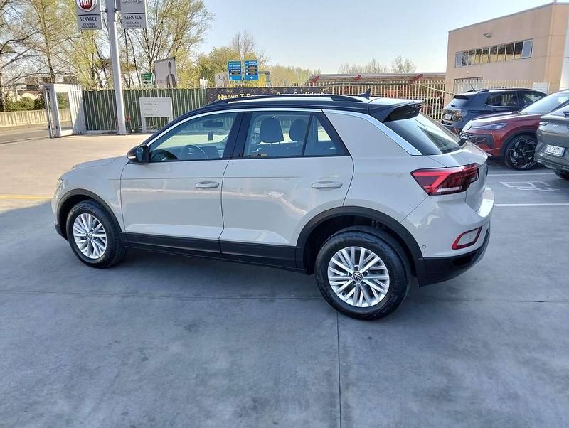 Usata VW T-Roc Life 110 CV (80 kW) 2023 Ascot grey / tetto nero SUV