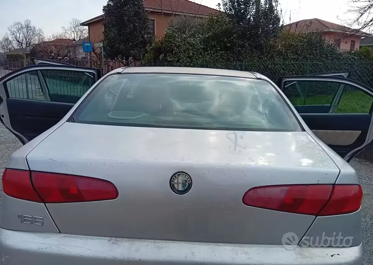 Usata Alfa Romeo 166 155 CV (114 kW) 1999 Grigio Berlina