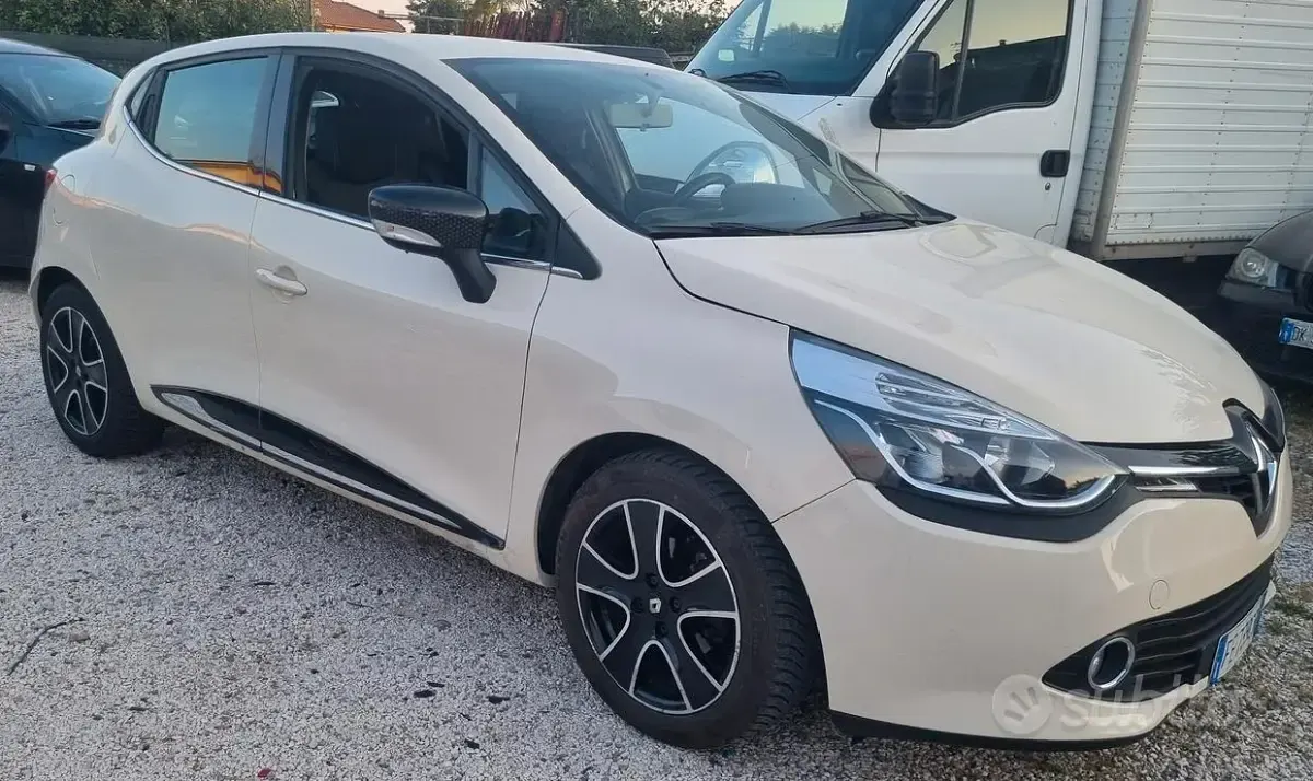Usata Renault Clio IV Intens 75 CV (55 kW) 2016 Beige Berlina