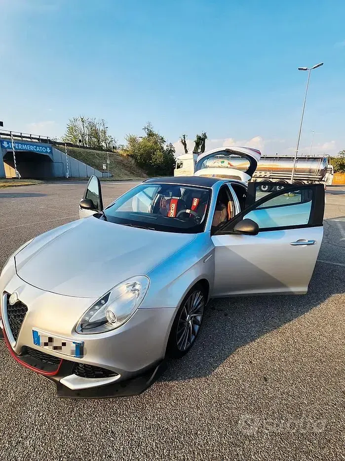 Usata Alfa Romeo Giulietta 120 CV (88 kW) 2010 Grigio Utilitaria
