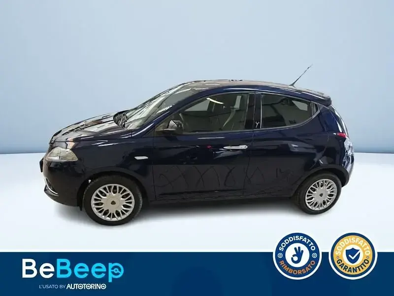 Usata Lancia Ypsilon Gold 69 CV (50 kW) 2016 Blu metallizzato Utilitaria