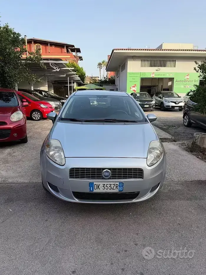 Usata Fiat Grande Punto Dynamic 77 CV (56 kW) 2007 Grigio Utilitaria