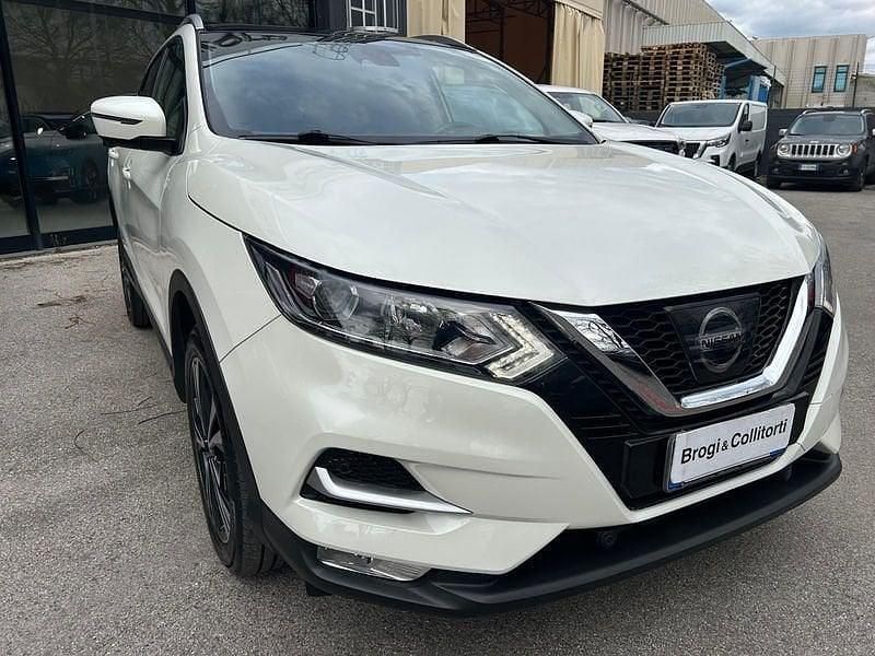 Usata Nissan Qashqai N-Connecta 131 CV (96 kW) 2017 Bianco SUV