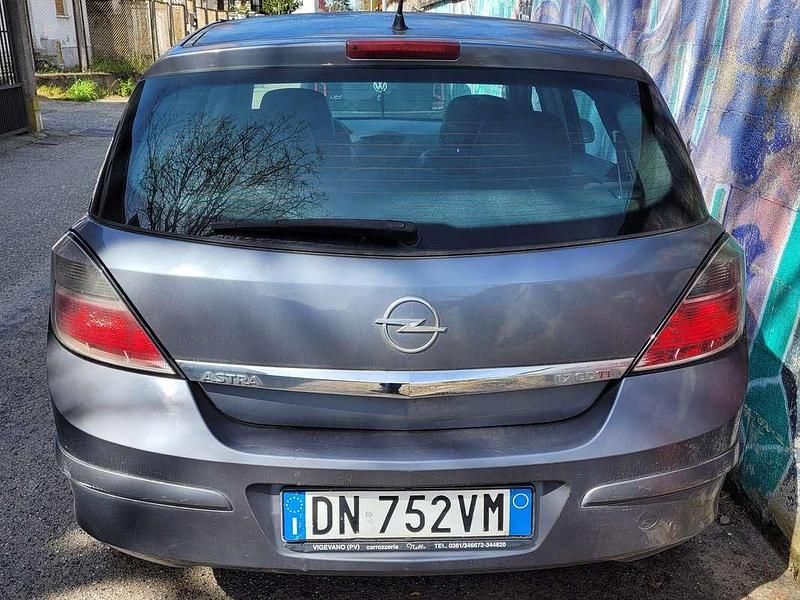 Usata Opel Astra Cosmo 125 CV (91 kW) 2008 Grigio Berlina