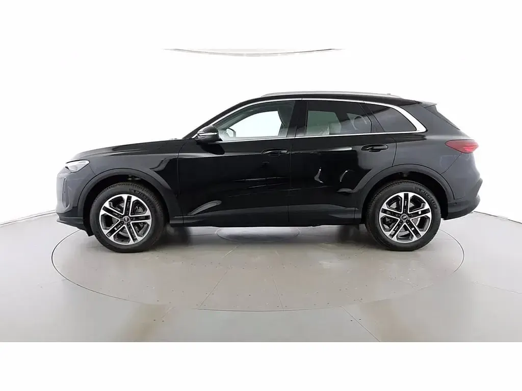 Usata Audi Q5 Business 204 CV (150 kW) 2025 Nero mito metallizzato SUV