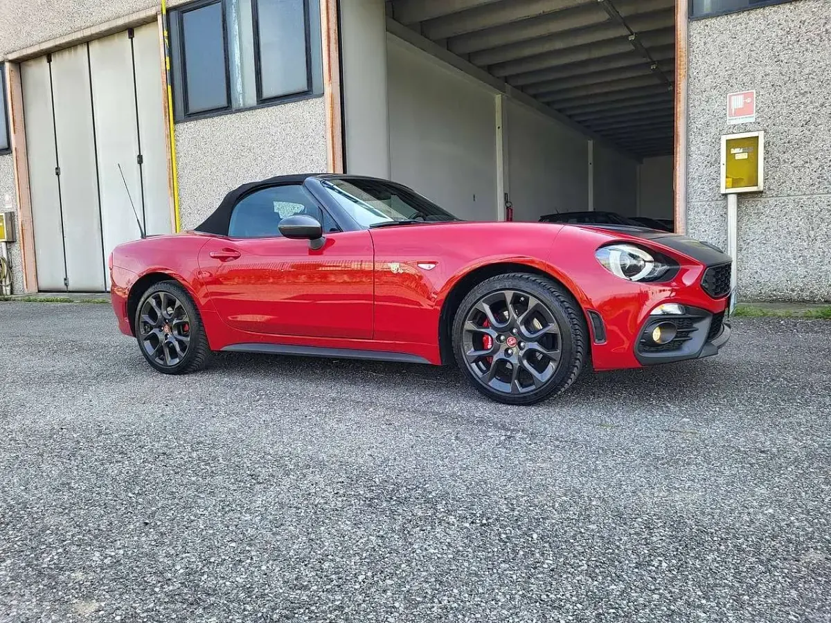 Usata Abarth 124 Spider 170 CV (125 kW) 2017 Rosso e nero Cabrio