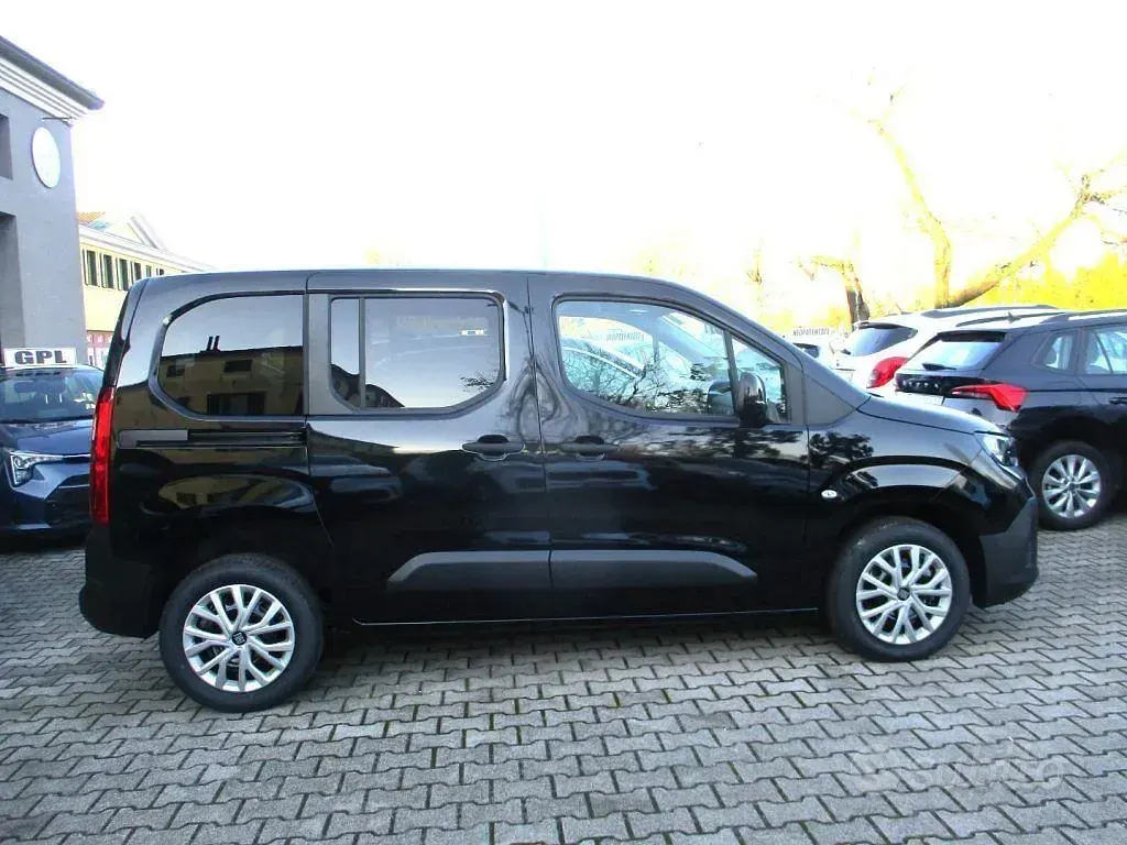 Nuova Fiat Doblò 101 CV (74 kW) 2025 Nero Monovolume