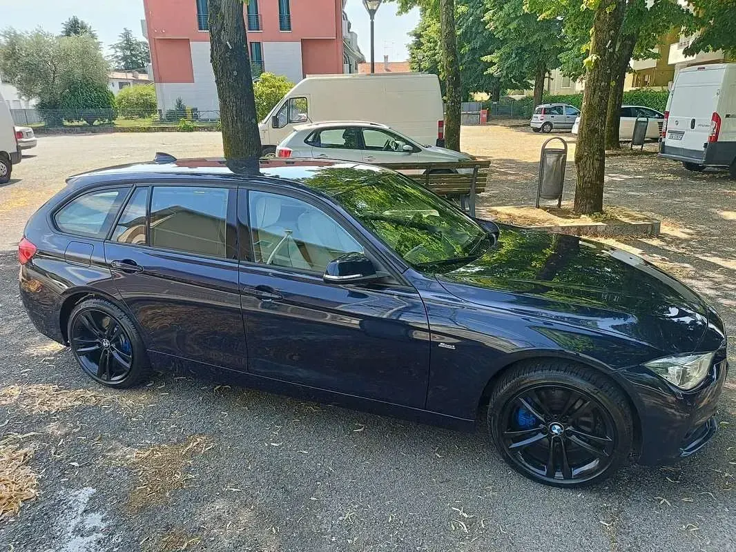 Usata BMW 330 Sport Line 258 CV (189 kW) 2017 Blu/azzurro Station wagon