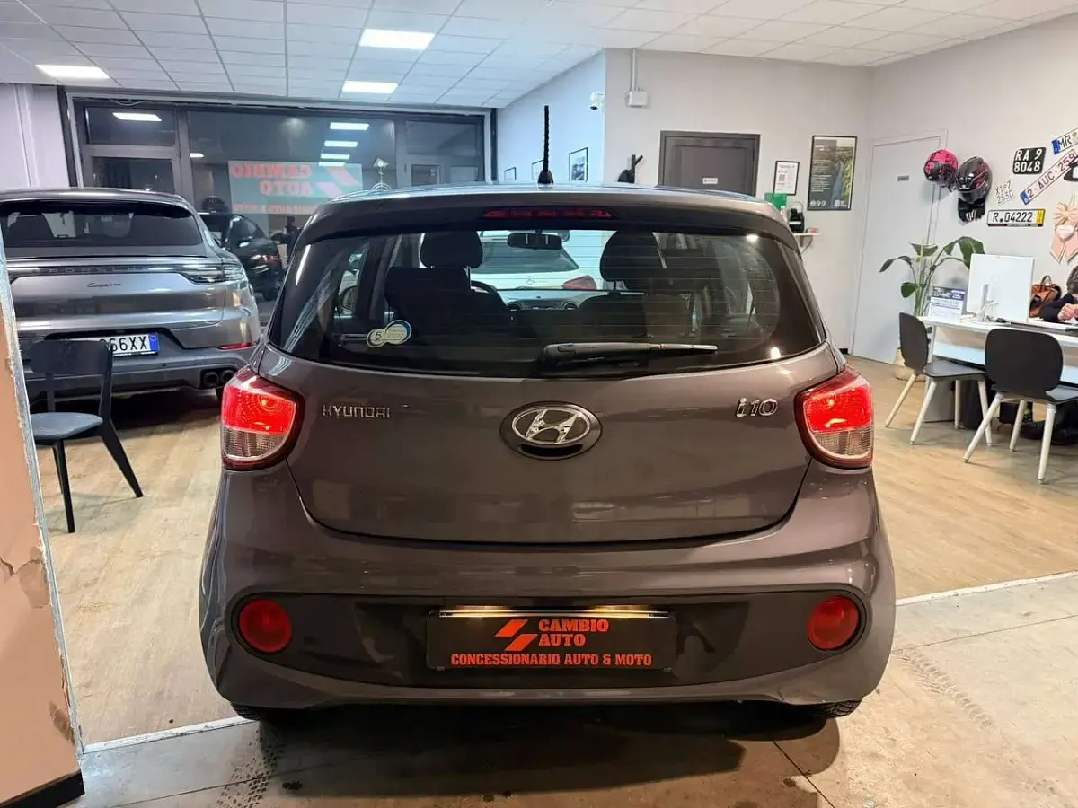 Usata Hyundai i10 Style 67 CV (49 kW) 2017 Grigio Utilitaria
