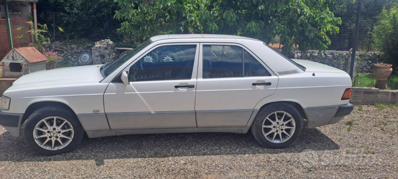 Usata Mercedes 190 122 CV (89 kW) 1984 Bianco Berlina