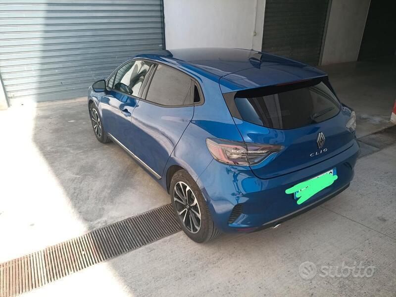 Occasion Renault Clio V 101 ch (74 kW) 2024 Bleue Citadine