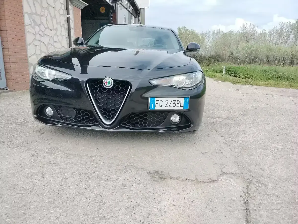 Second-hand Alfa Romeo Giulia 150 CP (110 kW) 2017 Negru Berlinǎ