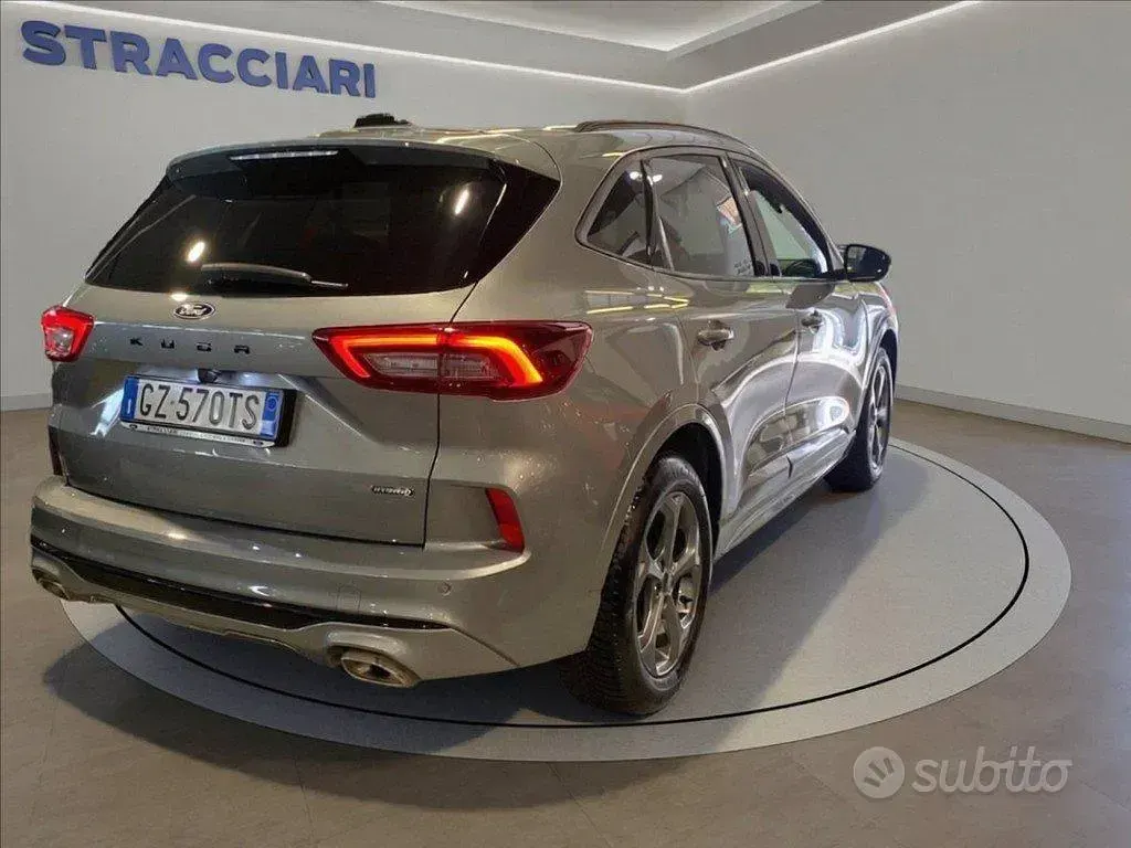 Usata Ford Kuga ST-Line 180 CV (132 kW) 2025 Grigio metallizzato SUV