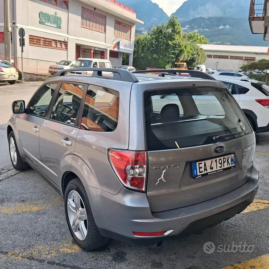 Usata Subaru Forester 150 CV (110 kW) 2010 Grigio SUV