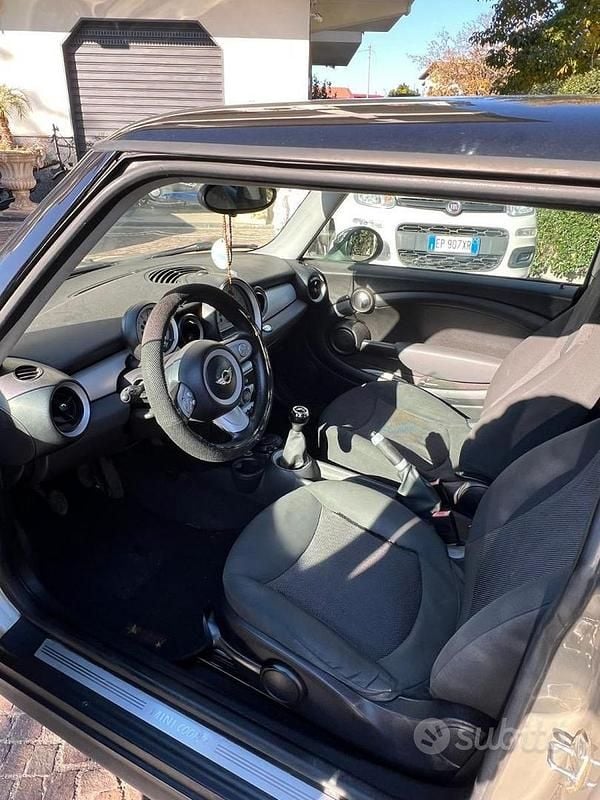 Usata Mini Cooper D Chili 110 CV (80 kW) 2009 Oro Utilitaria