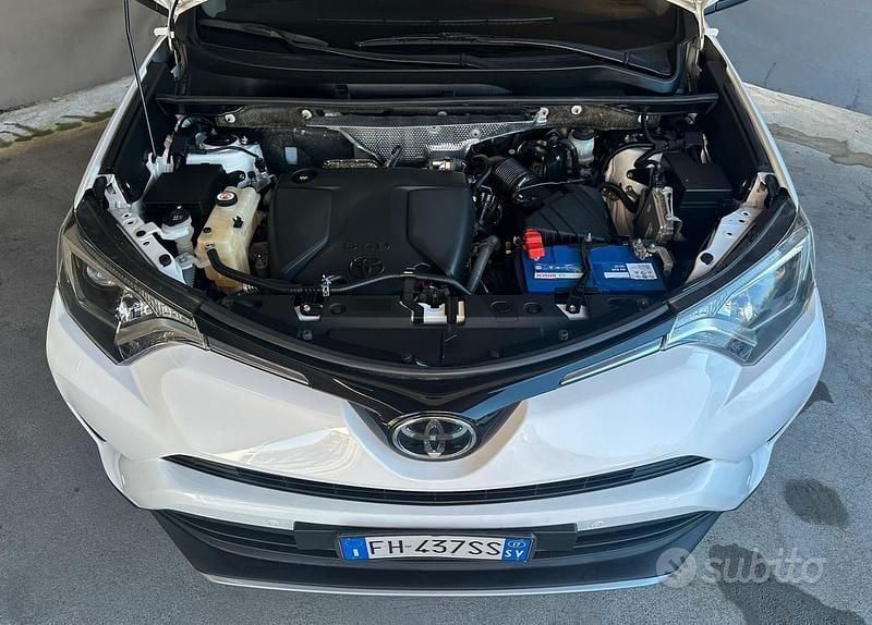 Usata Toyota RAV4 Business Edition 142 CV (104 kW) 2017 Bianco Berlina