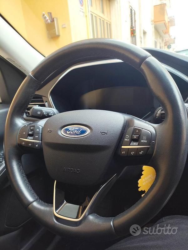 Usata Ford Kuga Titanium 120 CV (88 kW) 2020 Grigio SUV