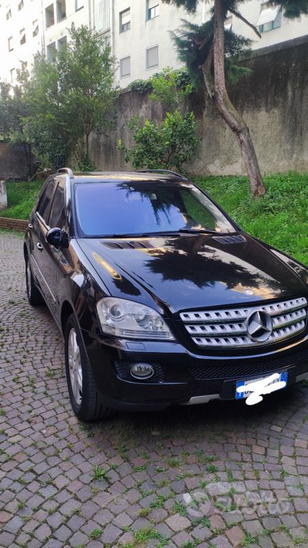 Nero Usata 2006 Mercedes ML320 SUV | 6500 € (Buon prezzo) - Immagine 1/4