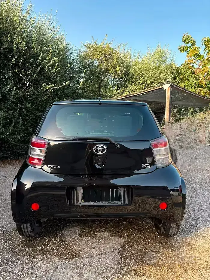 Usata Toyota iQ 68 CV (50 kW) 2010 Nero Utilitaria