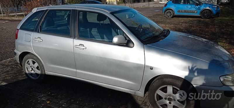 Grigio Usata 2001 Seat Ibiza Due volumi | 500 € - Immagine 1/4