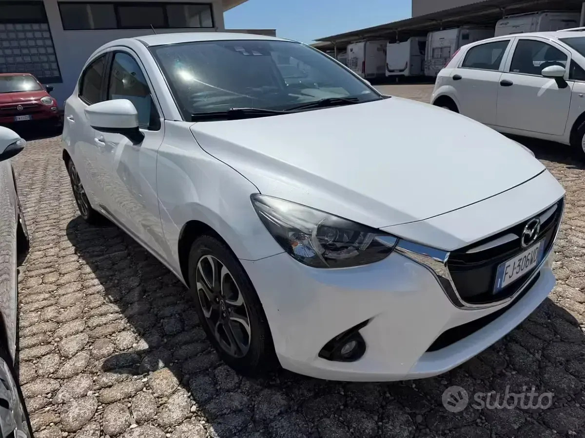 Usata Mazda 2 Exceed 105 CV (77 kW) 2017 Bianco Berlina