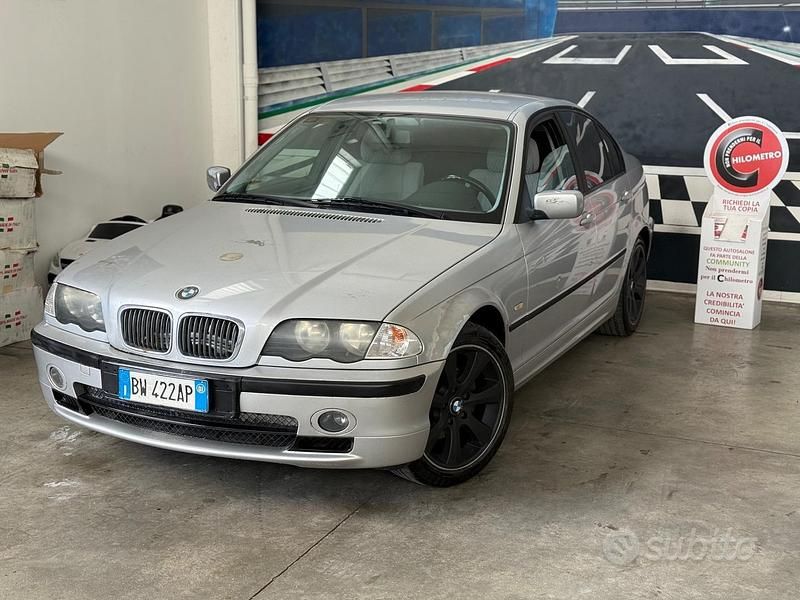 Usata BMW 318 118 CV (86 kW) 2001 Grigio Berlina