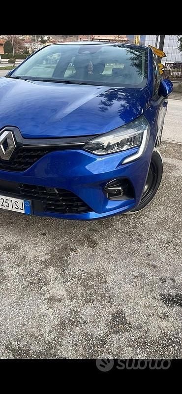Używany Renault Clio V Zen 86 KM (63 kW) 2020 Niebieski Sedan/Limuzyna