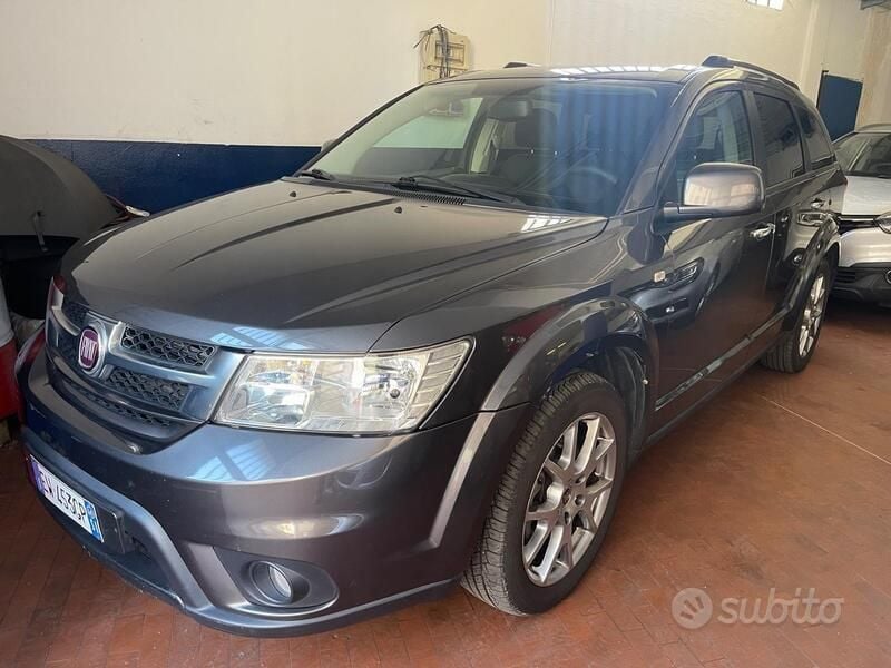 Usata Fiat Freemont Cross 170 CV (125 kW) 2014 Grigio SUV