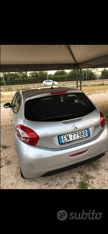 Usata Peugeot 208 68 CV (50 kW) 2012 Grigio Utilitaria