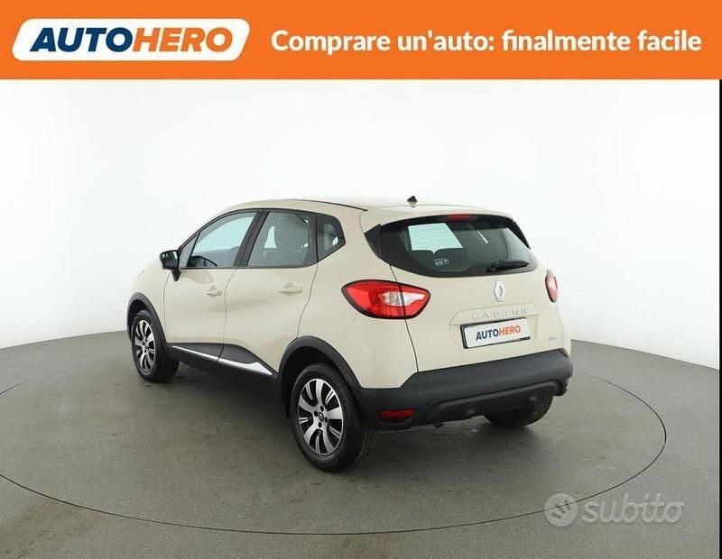 Usata Renault Captur Zen 90 CV (66 kW) 2017 Beige SUV