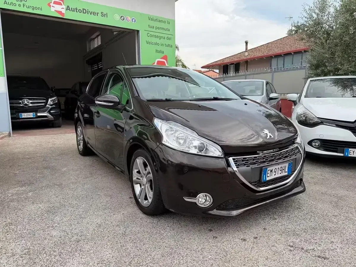 Usata Peugeot 208 Allure 95 CV (69 kW) 2012 Marrone Utilitaria