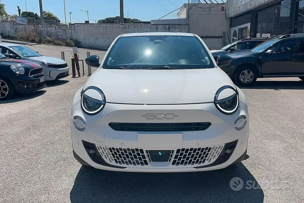 Nuova Fiat 600 La Prima 111 CV (81 kW) 2025 Bianco SUV