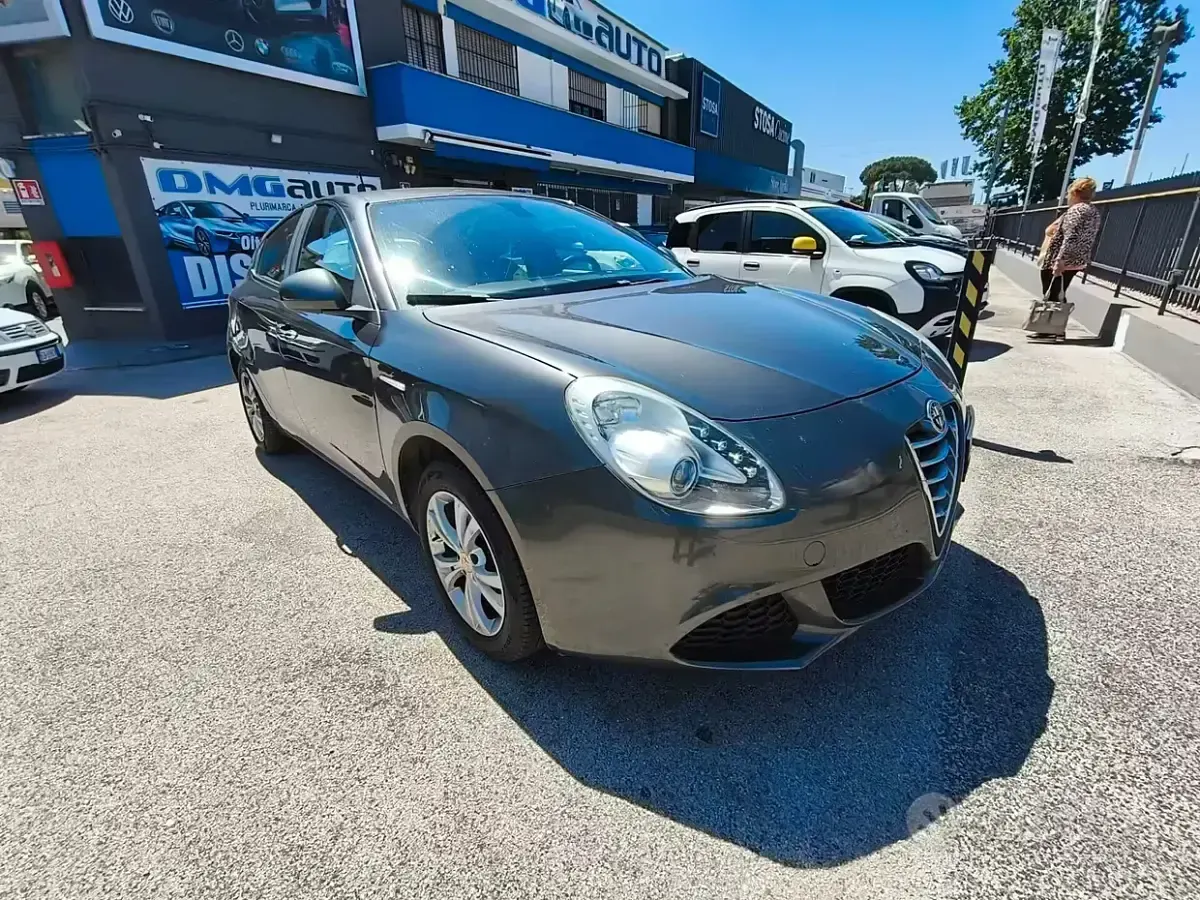 Usata Alfa Romeo Giulietta Progression 120 CV (88 kW) 2014 Gray Utilitaria